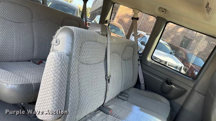 image for item EA1902 2003 Chevrolet Express 3500 van