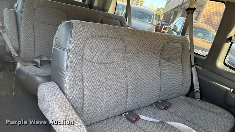 image for item EA1902 2003 Chevrolet Express 3500 van