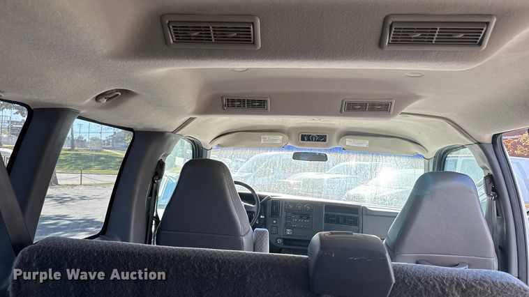 image for item EA1902 2003 Chevrolet Express 3500 van