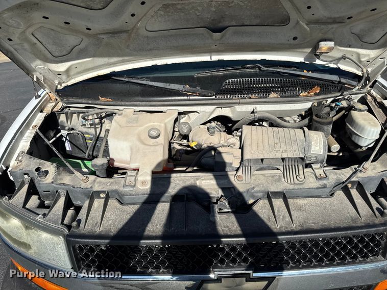 image for item EA1902 2003 Chevrolet Express 3500 van