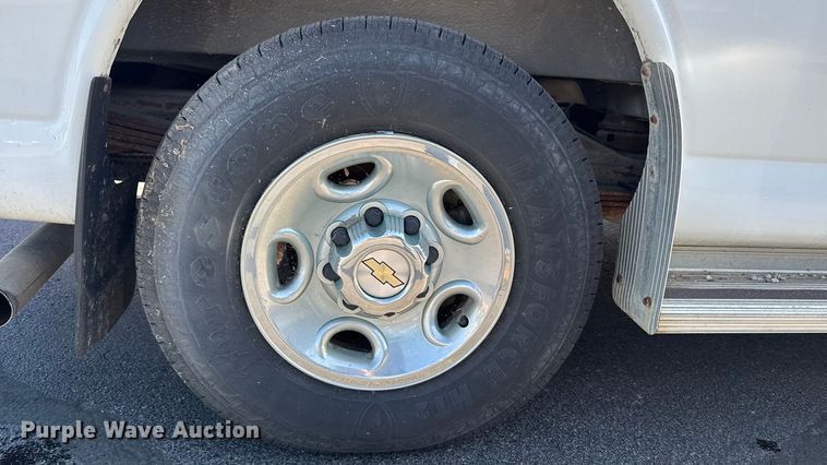 image for item EA1902 2003 Chevrolet Express 3500 van