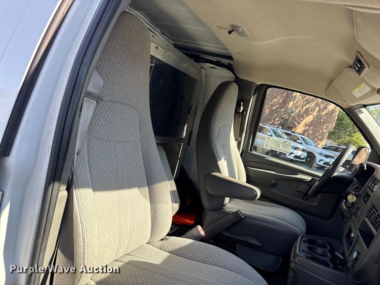 image for item EA1903 2011 Chevrolet Express prisoner transport van