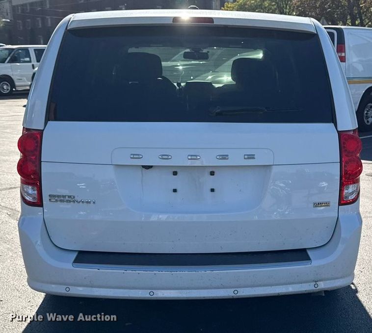 image for item EA1904 2019 Dodge Grand Caravan van