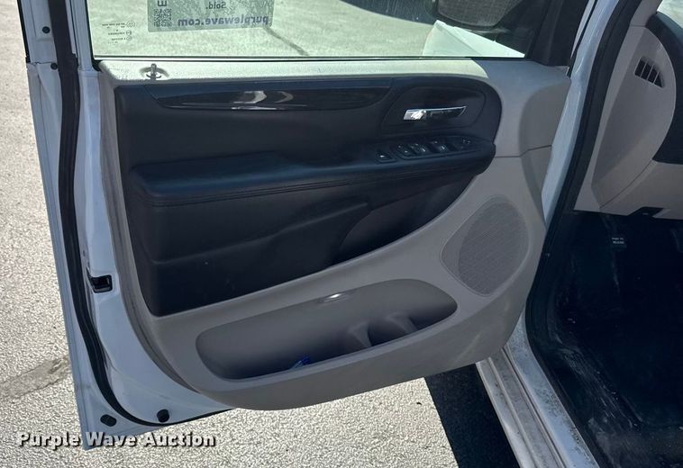 image for item EA1904 2019 Dodge Grand Caravan van