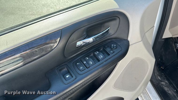 image for item EA1904 2019 Dodge Grand Caravan van