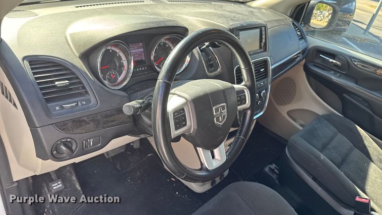 image for item EA1904 2019 Dodge Grand Caravan van