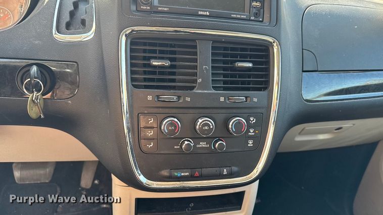 image for item EA1904 2019 Dodge Grand Caravan van