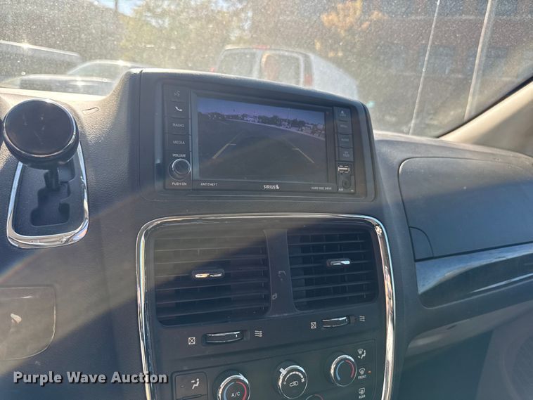 image for item EA1904 2019 Dodge Grand Caravan van