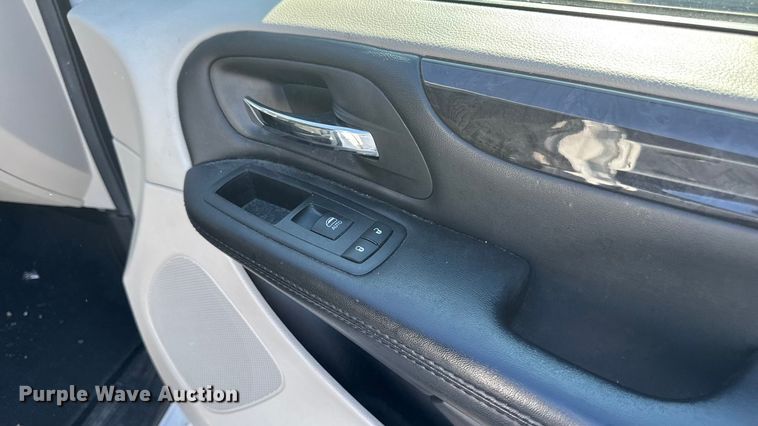 image for item EA1904 2019 Dodge Grand Caravan van