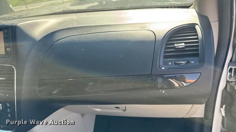 image for item EA1904 2019 Dodge Grand Caravan van