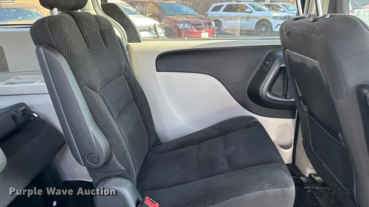 image for item EA1904 2019 Dodge Grand Caravan van