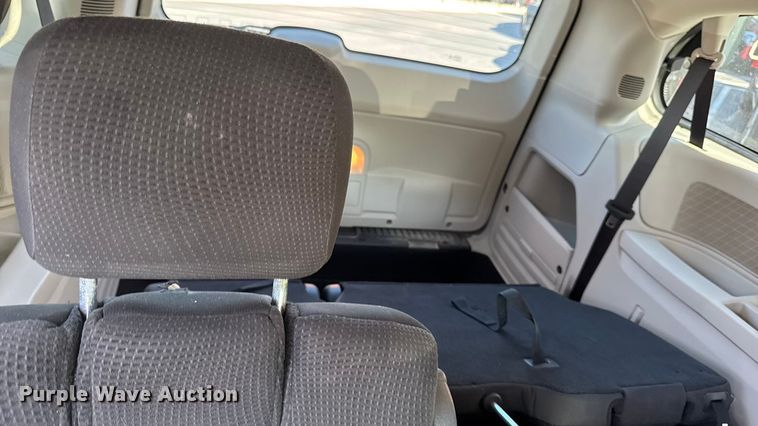 image for item EA1904 2019 Dodge Grand Caravan van