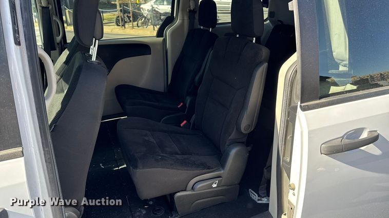 image for item EA1904 2019 Dodge Grand Caravan van