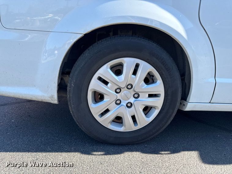 image for item EA1904 2019 Dodge Grand Caravan van