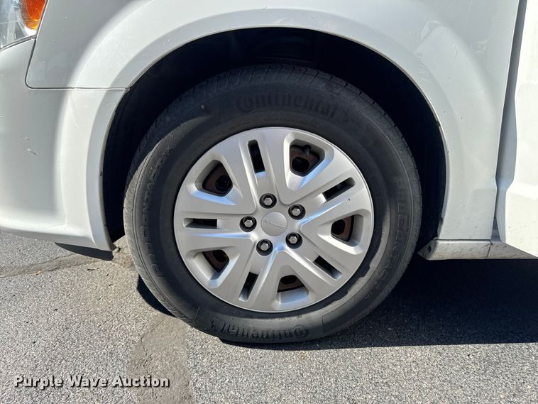 image for item EA1904 2019 Dodge Grand Caravan van