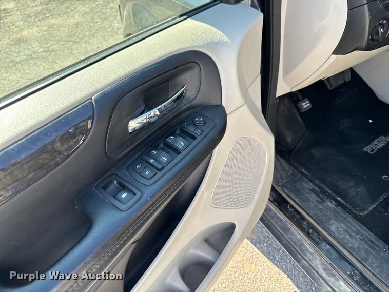 image for item EA1905 2014 Dodge Grand Caravan van