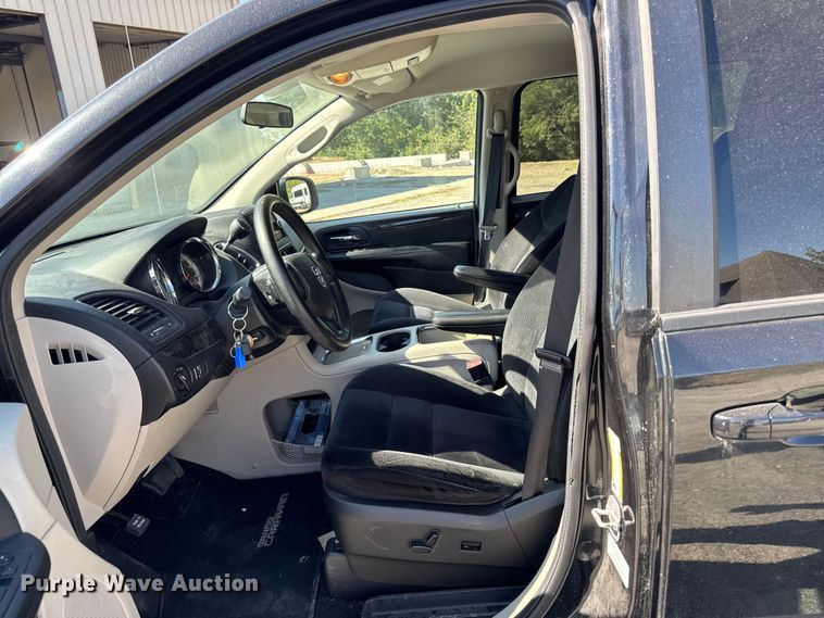 image for item EA1905 2014 Dodge Grand Caravan van