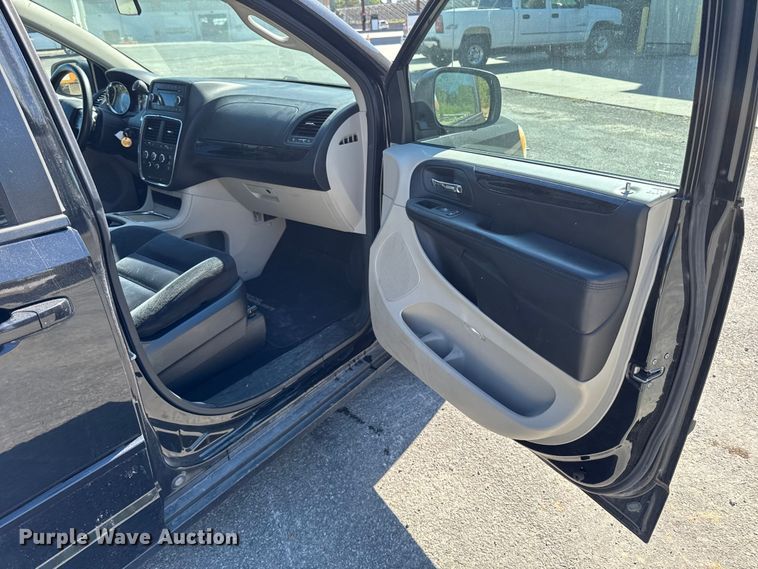 image for item EA1905 2014 Dodge Grand Caravan van