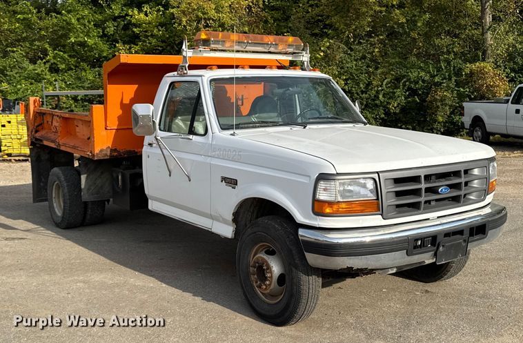 image for item EA1906 1997 Ford F-Super Duty dump truck
