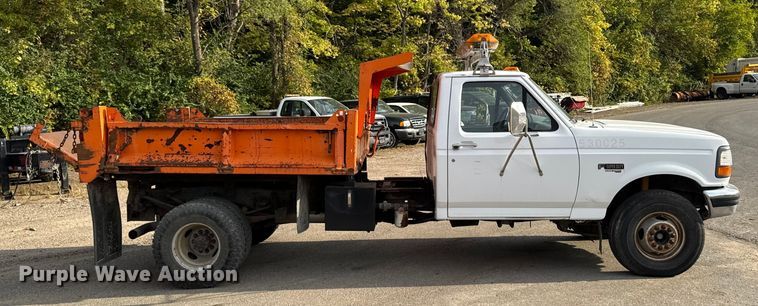 image for item EA1906 1997 Ford F-Super Duty dump truck