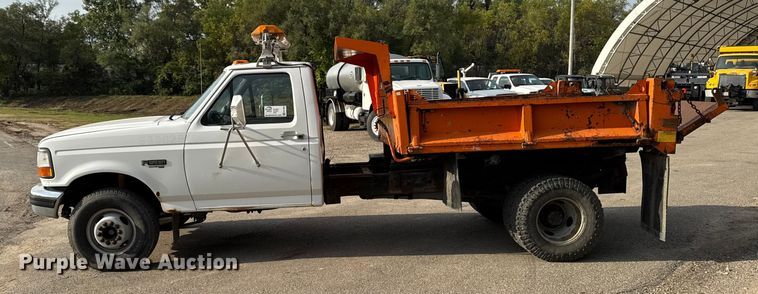 image for item EA1906 1997 Ford F-Super Duty dump truck
