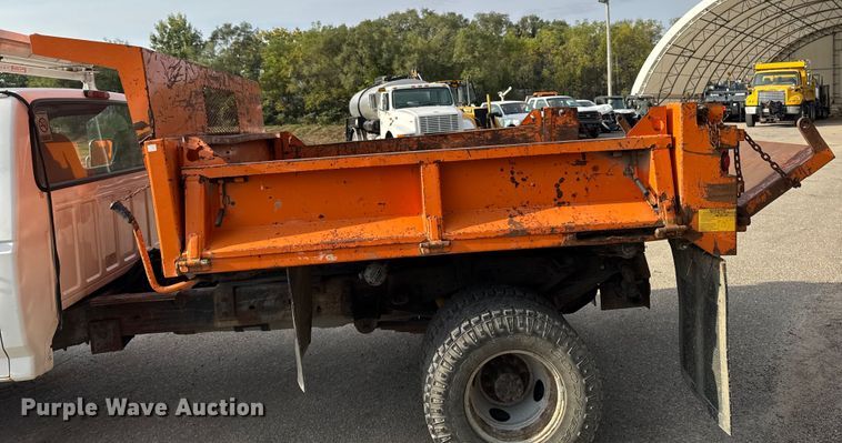 image for item EA1906 1997 Ford F-Super Duty dump truck