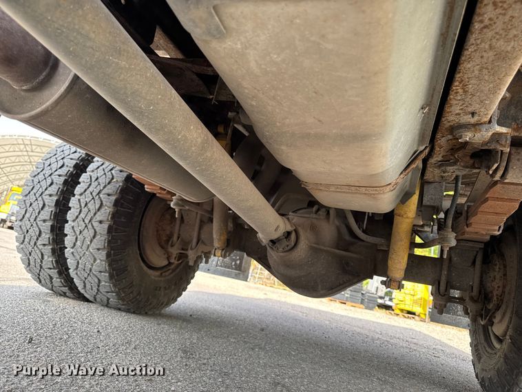 image for item EA1906 1997 Ford F-Super Duty dump truck