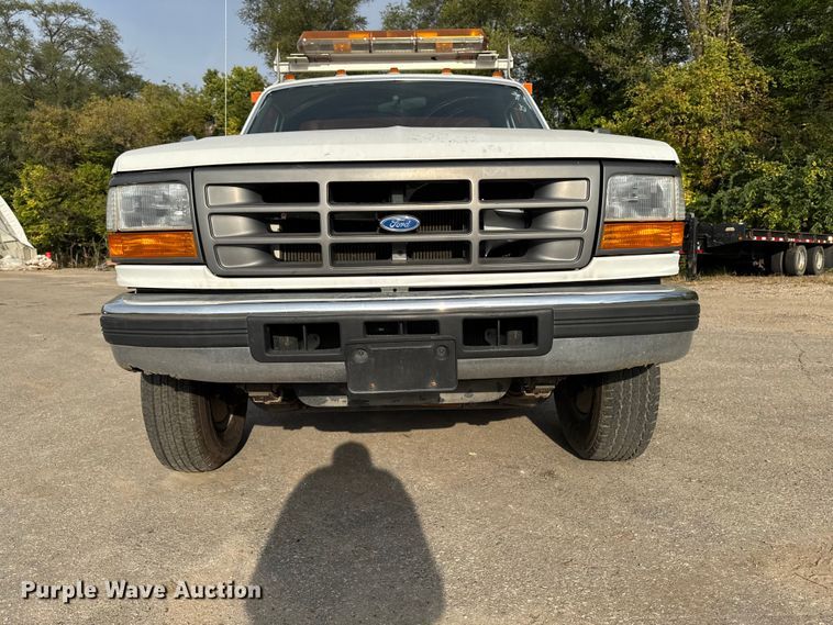 image for item EA1906 1997 Ford F-Super Duty dump truck