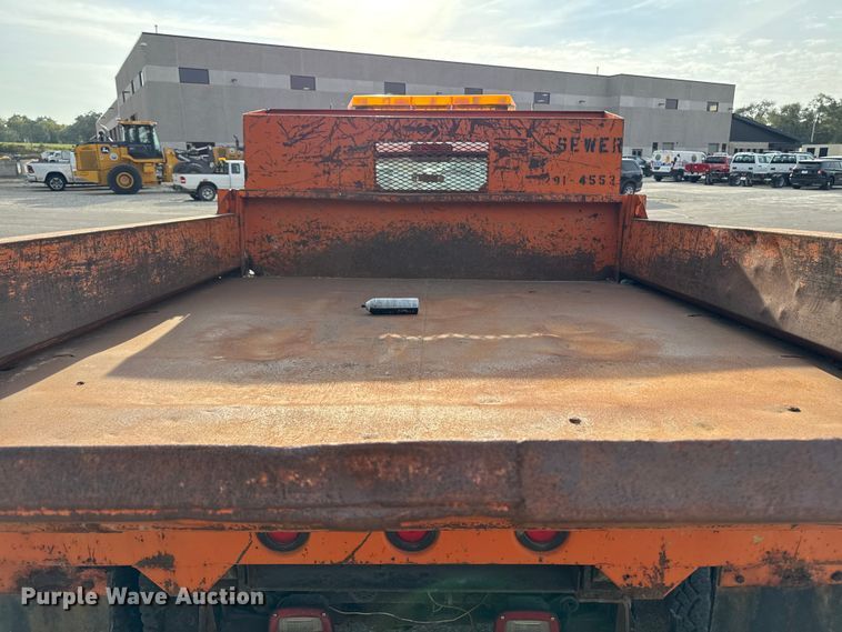 image for item EA1906 1997 Ford F-Super Duty dump truck