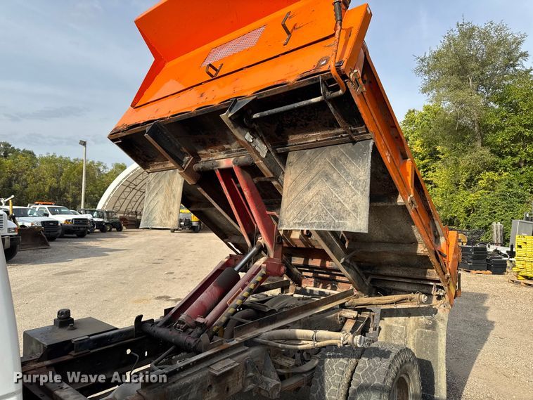 image for item EA1906 1997 Ford F-Super Duty dump truck