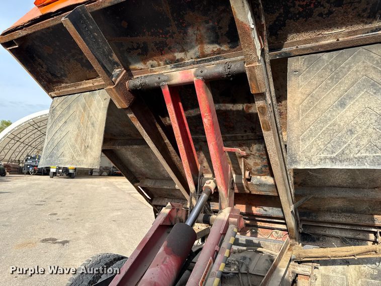 image for item EA1906 1997 Ford F-Super Duty dump truck