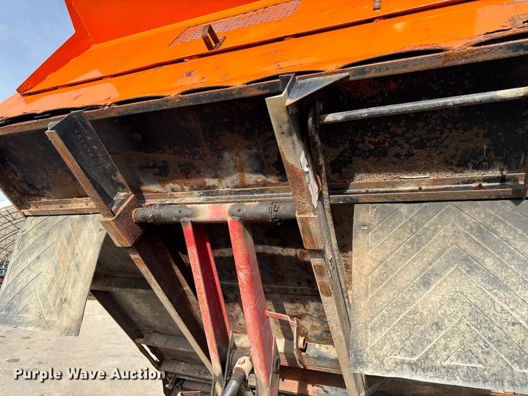 image for item EA1906 1997 Ford F-Super Duty dump truck