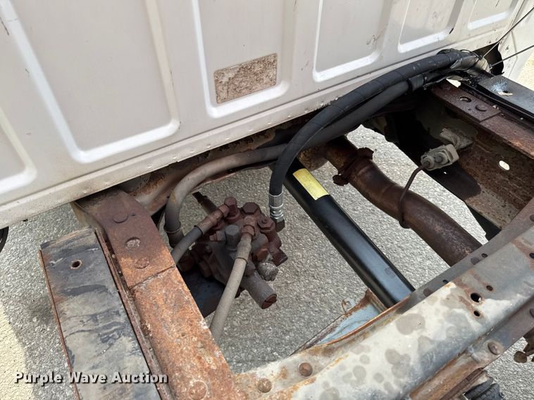 image for item EA1906 1997 Ford F-Super Duty dump truck