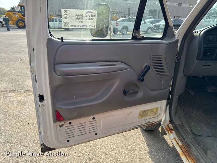 image for item EA1906 1997 Ford F-Super Duty dump truck