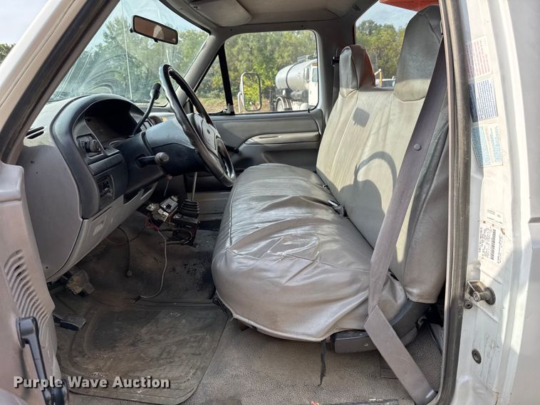 image for item EA1906 1997 Ford F-Super Duty dump truck