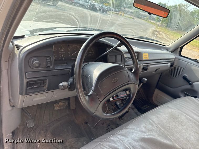 image for item EA1906 1997 Ford F-Super Duty dump truck