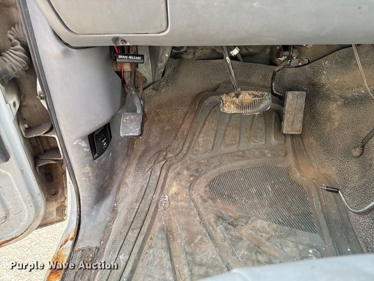 image for item EA1906 1997 Ford F-Super Duty dump truck