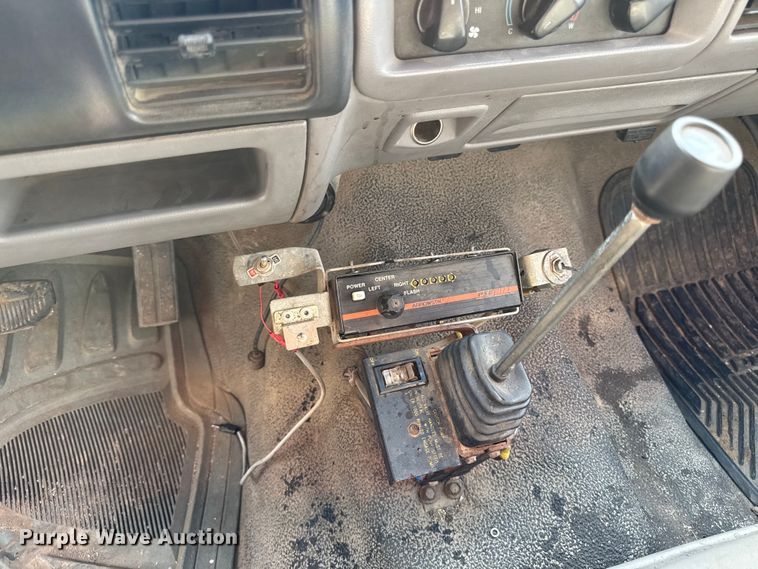 image for item EA1906 1997 Ford F-Super Duty dump truck