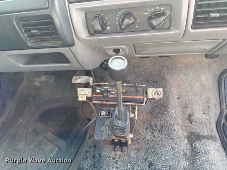 image for item EA1906 1997 Ford F-Super Duty dump truck