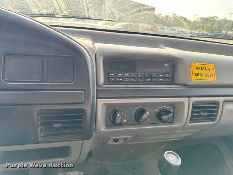 image for item EA1906 1997 Ford F-Super Duty dump truck