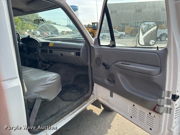 image for item EA1906 1997 Ford F-Super Duty dump truck