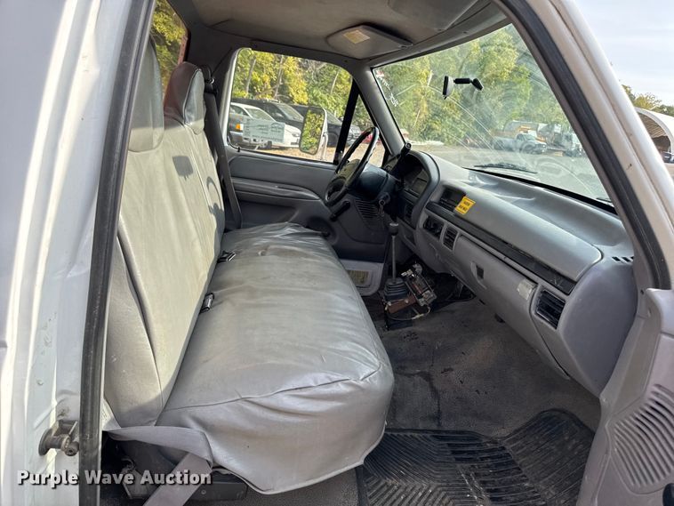 image for item EA1906 1997 Ford F-Super Duty dump truck