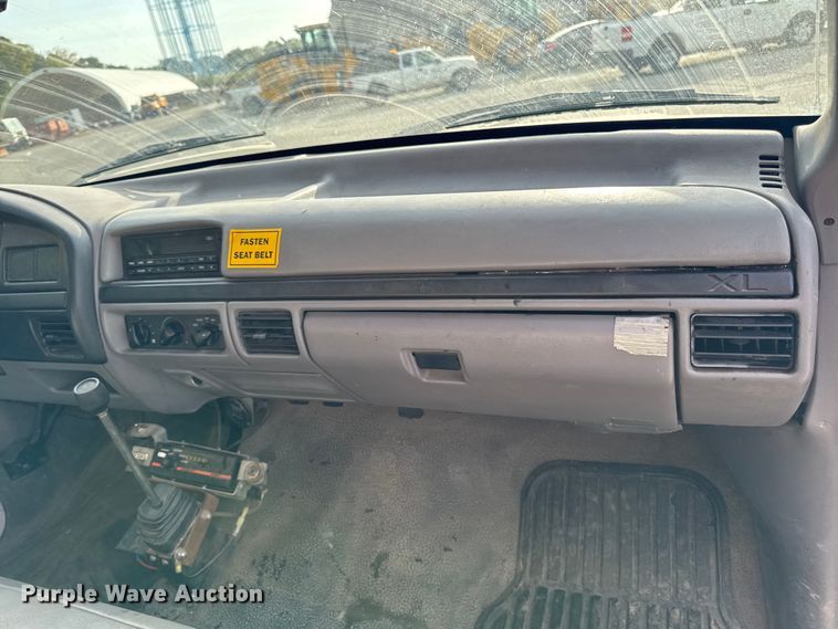 image for item EA1906 1997 Ford F-Super Duty dump truck