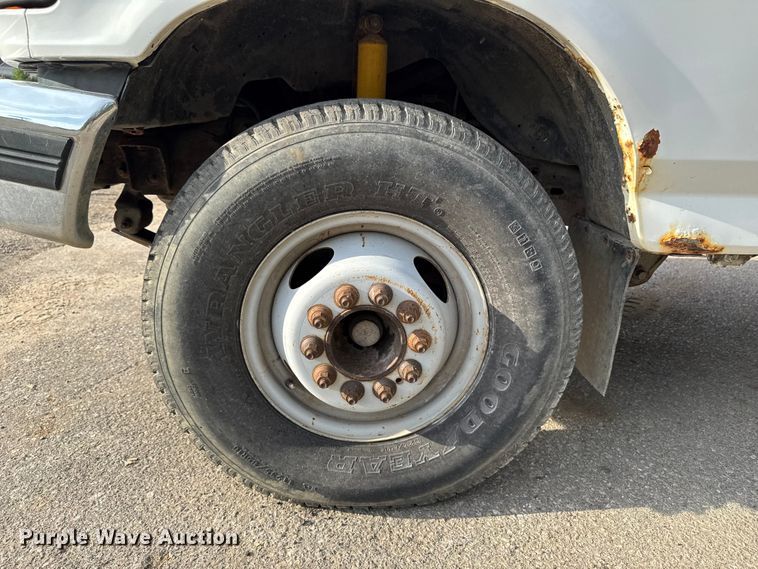 image for item EA1906 1997 Ford F-Super Duty dump truck