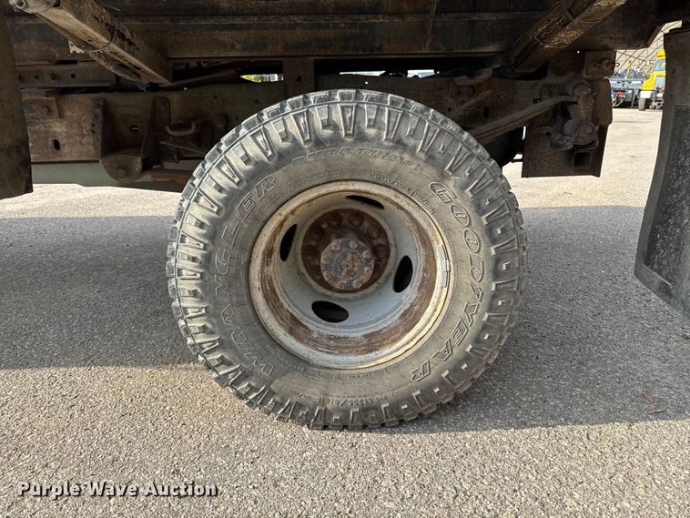 image for item EA1906 1997 Ford F-Super Duty dump truck