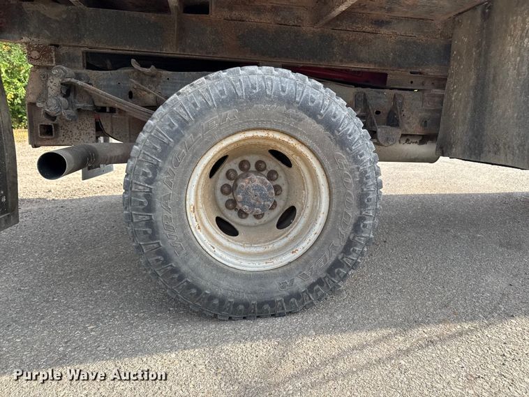 image for item EA1906 1997 Ford F-Super Duty dump truck