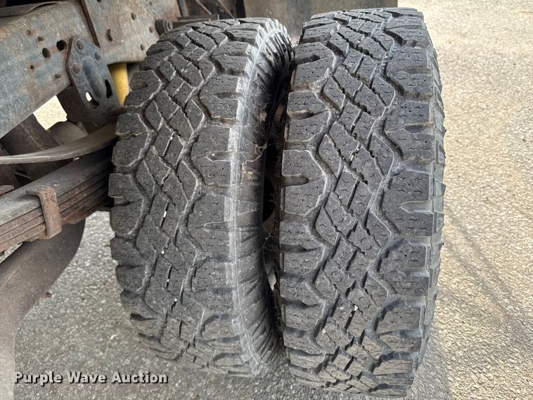 image for item EA1906 1997 Ford F-Super Duty dump truck