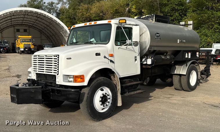 2002 International 4700 Oil Distributor Truck VIN: 1HTSCABN42H522281 Lot: 999317484