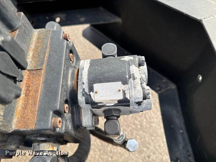 image for item EA1907 2002 International 4700 oil distributor truck