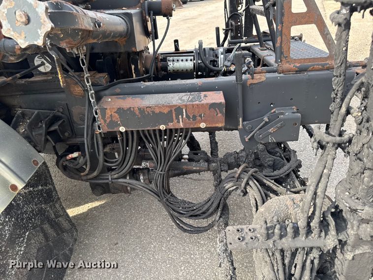 image for item EA1907 2002 International 4700 oil distributor truck